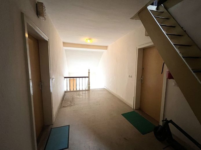 Chance für Investoren! Modernisierungsbedürftiges MFH mit 6 Wohnungen in Schwelm (voll vermietet) – Treppenhaus