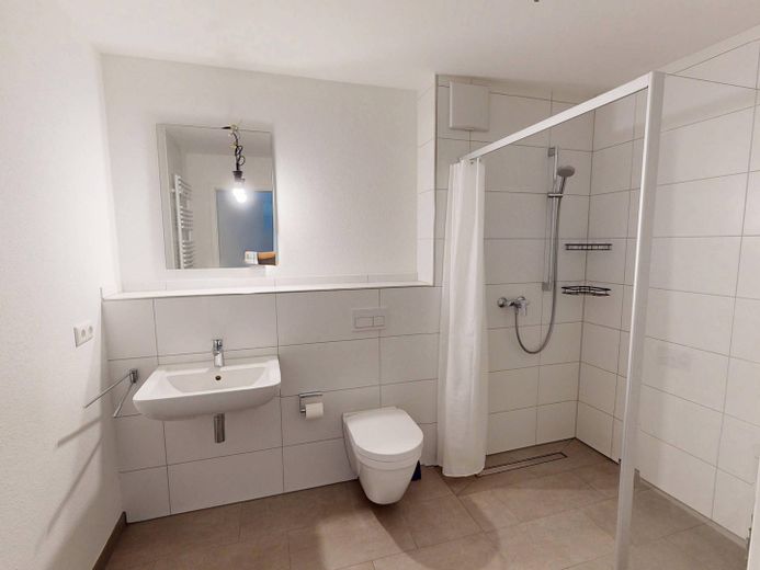 2-kamer-nieuwbouwwoning met TERRAS en ingerichte keuken op loopafstand van het Kurpark – Ansicht I: Bad