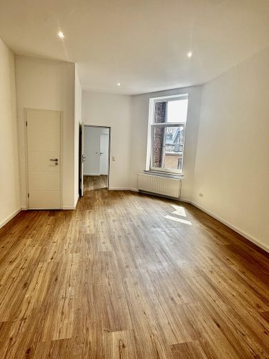 Bezugsfreie Kernsanierte Eigentumswohnung – Wohnzimmer