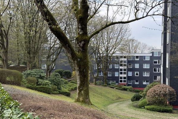 Gut geschnittene 3 Zimmer-Whg. mit Balkon & Tiefgarage !