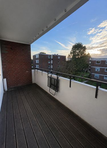 4 habitaciones, balcón, sótano: renovado y listo para entrar | sin comisión – Balkon