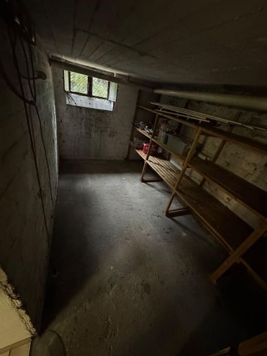 Attraente appartamento di 3 locali appena ristrutturato in un condominio ben tenuto – Großzügiger Keller