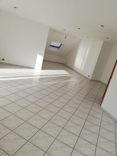 Gepflegte 5-Zimmer-Wohnung zum Verkauf – Flur zum offenen Wohnbereich