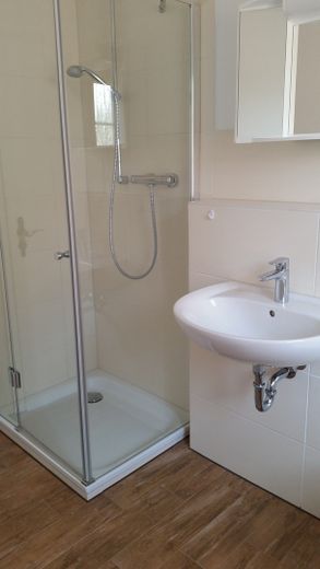 Neuwertiges Badezimmer