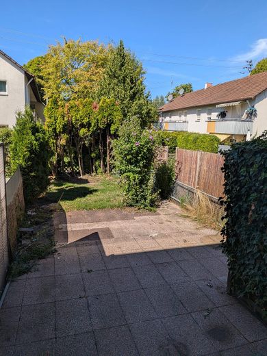Maison mitoyenne intermédiaire à rénover dans un quartier calme – Sans commission ! – Garten