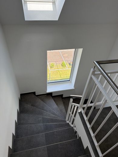 Nouveau projet haut de gamme : 3-4 pièces avec faibles charges (bâtiment KFW55) – Treppe zum DG