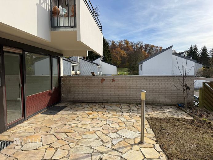 Garten-Wohnung im Reihen Endhaus, helle 3,5 Zimmer, Terrasse + Garage + Platz – Garten-Terrasse