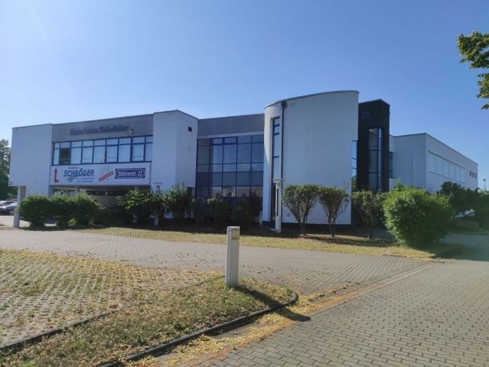 Repräsentative Gewerbeimmobilie mit Showroom, Aufzug und Erweiterungsgrundstück zu verkaufen – Foto 1