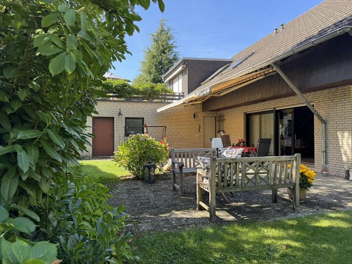 Beaucoup d’espace pour vos projets et rêves, spacieuse maison individuelle avec appartement indépendant à Cologne-Hahnwald – Terrasse Hauptwohnung