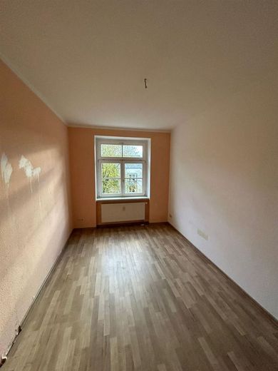 Gemütliche 3-Zimmer mit Laminat, Balkon und Wannenbad in ruhiger Lage! EBK mgl. – PHOTO-2023-11-07-15-58-13