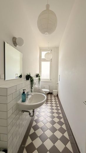 Großzügige Loft-Bürofläche in Kreuzberger Top-Lage Nähe Paul-Lincke-Ufer – Toilette 1 von 6