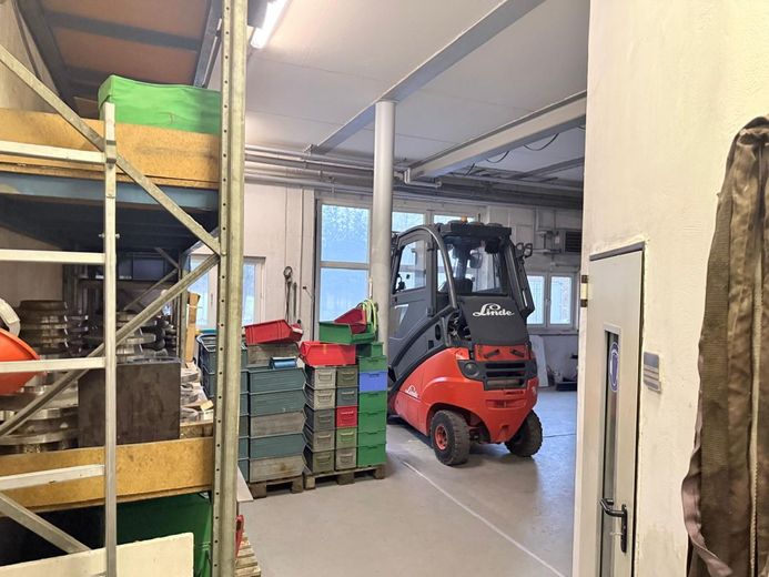 Capannone commerciale con gru, portone di accesso &amp; ufficio - ca. 100 m² in 64850 Schaafheim – IMG-20260410-WA0023