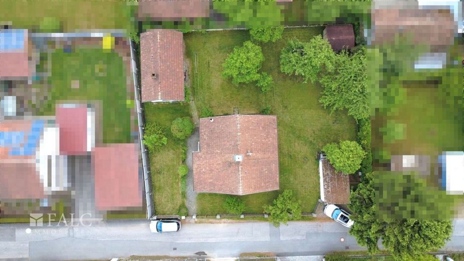 Einfamilienhaus mit viel Potenzial und großzügigem Außenbereich – Luftaufnahme 1