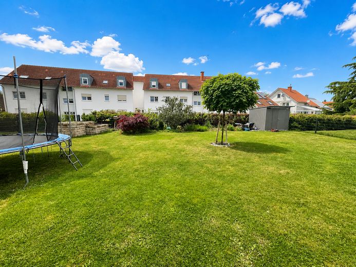 Modern 122 m² ground-floor apartment suitable for people with mobility impairments, with 250m² garden in Ludwigshafen-Melm – Garten Teil 1