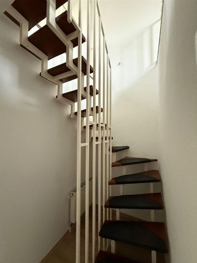 DG Maisonette 3-Zimmer mit EBK, Laminat und Wannenbad in guter Lage – Musterfoto Nachbarwohnung