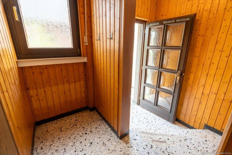 Freistehendes Familienhaus am Landschaftsschutzgebiet - Ruhe, Natur &amp; Potenzial – Windfang/Garderobe
