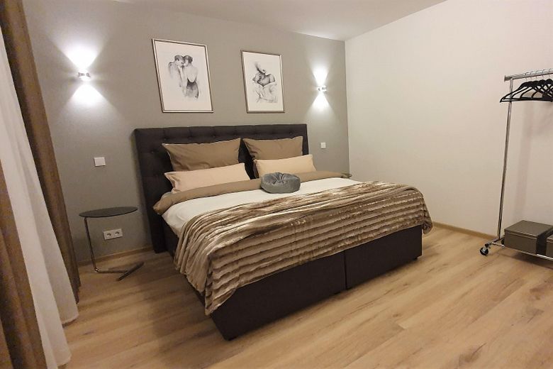Appartement d’affaires de 2 pièces avec grand balcon – connecté, meublé et flexible 💼🌅 – Schlafzimmer