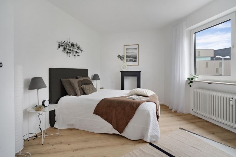 Da entrare subito! Luminoso appartamento di 2 locali modernizzato a Norimberga – prima occupazione dopo la modernizzazione – Schlafzimmer