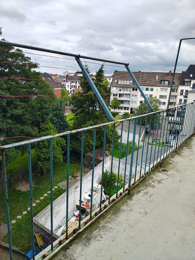 Gräumige 4-Zi Altbau WHG mit Balkon – Foto 10
