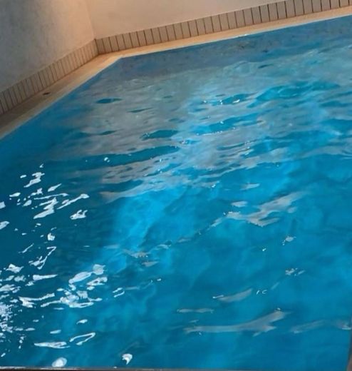 Viel Raum zum Leben: Riesige Landhausvilla in Neuhof/Fulda! – Pool mit Wasser
