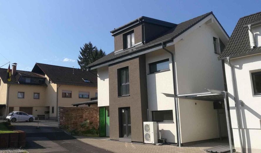Neues Haus Erstbezug, kurze Wege gute Lage, viel Platz, m Garten, großer Innenhof; Tel. 0160.7980376 – EFH, Privater Innenhof
