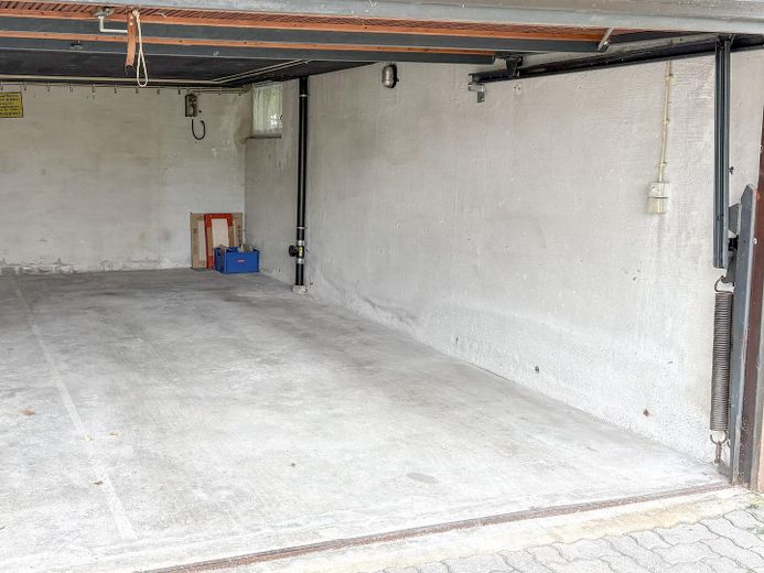 विशाल 4,5-कमरे का अपार्टमेंट | 92 m² | नई रसोई और स्नानघर | 2 बालकनी | गैराज – Garage