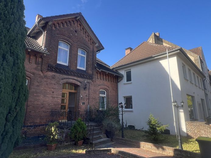 Seelze Zentrum, 2 bina, 4 bağımsız bölüm, birçok olanak – Ansicht Haus 30/30a