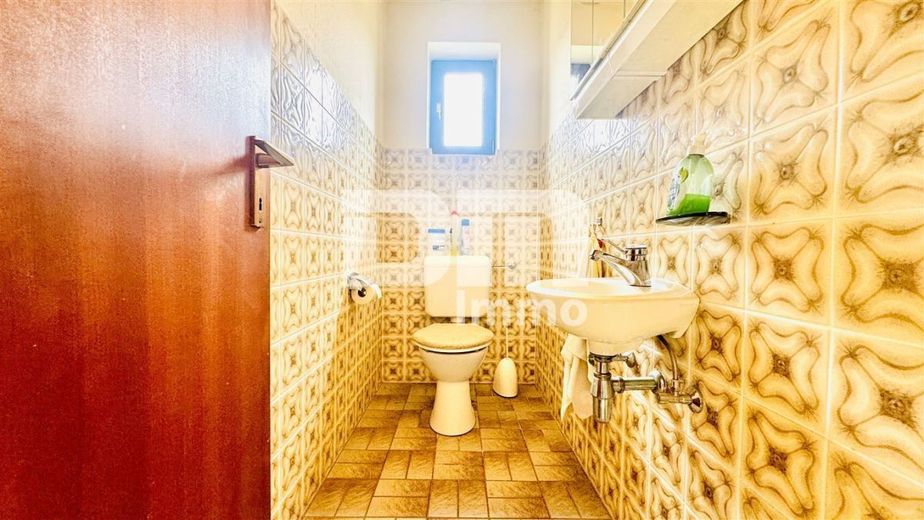 Solider Familien-Bungalow mit großem Potenzial in ruhiger Lage mit Wintergarten und Garage – EG Gäste WC