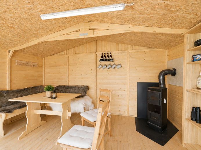 6.000 m² Freiheit an der Nordsee - 
Kamin, Altbaumbestand &amp; Privatsphäre – Gemütlicher Rückzugsort