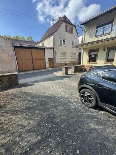 BIETERVERFAHREN - Ausblick - endlose Weite - höchste Gemeinde der Pfalz - großz. Haus - 1 oder 2 WE! – 2 Sicht Hof zur Straße