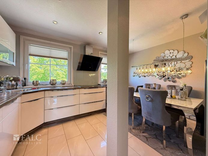 ***Elliehausen - Großzügige 4 Zimmer Dachgeschosswohnung mit Außenstellplätzen*** – Küche