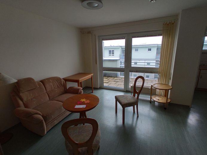 Wohnzimmer mit Ausgang zum Bal