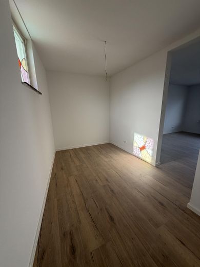 Kernsaniertes, Haus inklusive zweier Stellplätze und Garten – Foto 21