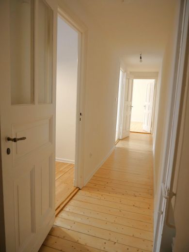 Provisionsfrei - gepflegte, helle Altbauwohnung in Nord-Neukölln – Flur