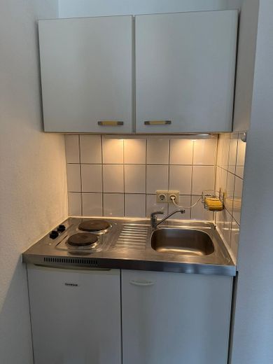 Modern/quiet 1-room apartment with fitted kitchen in central location in Fürth – Foto 5