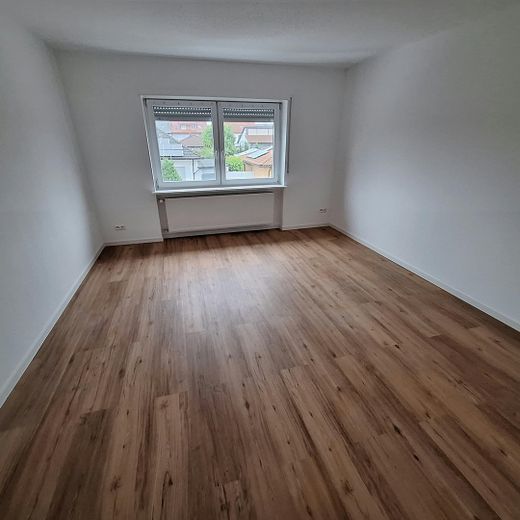 Frisch sanierte, helle 2-Zimmer-Wohnung in Ketsch – Wohnzimmer