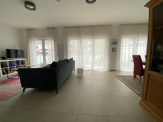 Wunderschöne 2 Zimmer Wohnung mit Sonnen-Terrasse in Troisdorf-Sieglar – Wohnzimmer
