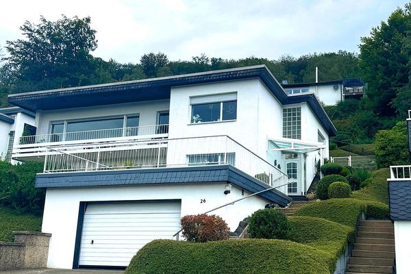 ZWEIFAMILIENHAUS | ZWEI WOHNUNGEN | ZWEI GÄRTEN | HAUS MIT PANORAMA-BLICK