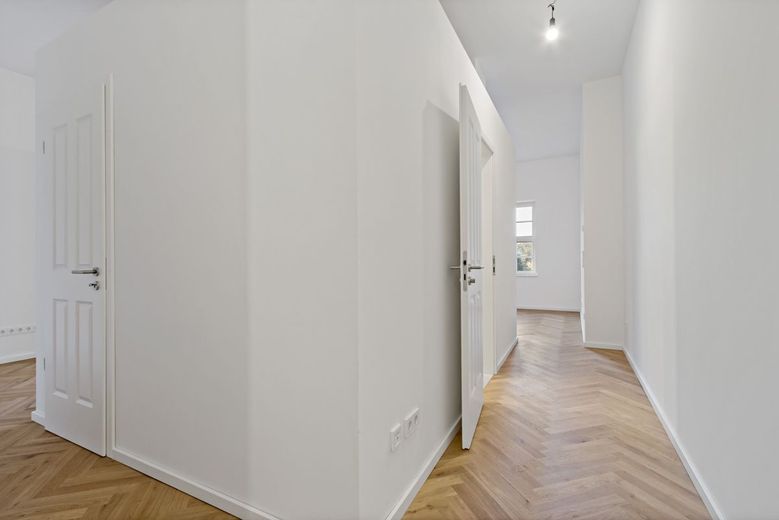 Wohnen mit Charme: Exklusive 1,5-Zimmer-Wohnung im Denkmal - nur wenige Schritte zur Saale! – Flur