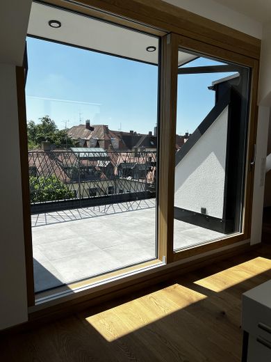 Neuwertiges 4-Zimmer-Penthouse mit Dachterrasse, Aufzug & Deckenkühlung in best Lage – Foto 12