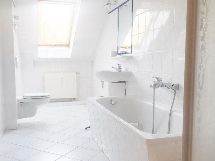 Zentrumsnah und Schick! 4-Raum Maisonette, mit Tageslichtbad, Südbalkon und Galerie. – Foto 1