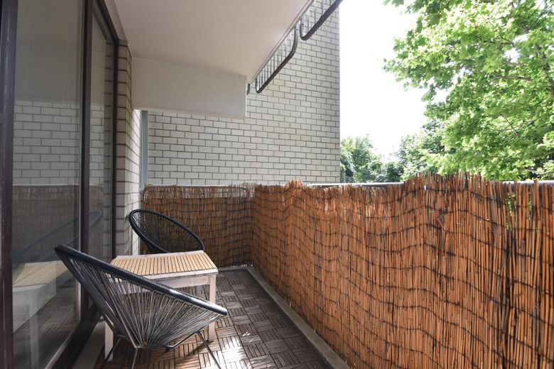 Balkon mit Sitzgelegenheit