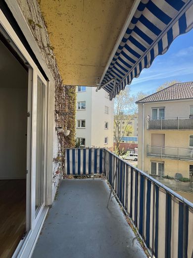 Nähe Wasserturm - sanierte Einzimmerwohnung mit großem Balkon – Balkon
