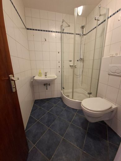 Ampio appartamento di 2 locali con balcone e parquet – ca. 91 m² in posizione centrale a Schotten – Foto 8