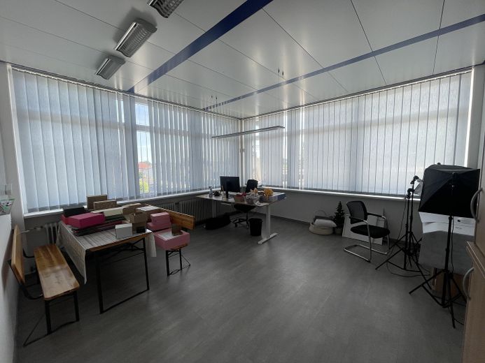 Superfici di magazzino e ufficio riscaldabili in affitto a Eggenfelden -734qm – Photo 4