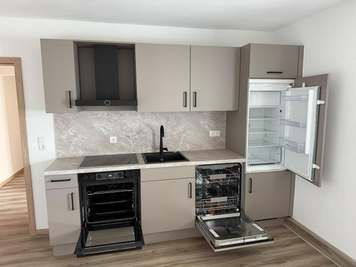 Light-filled and newly renovated 1.5-room apartment with terrace and fitted kitchen - No. 12 – Wohnküche