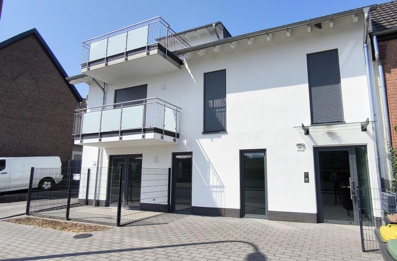Provifrei! Erstbezug, 2 Zimmer Dachterrassenwohnung 0,76%KfW Darlehen inkl! – Hauseingang