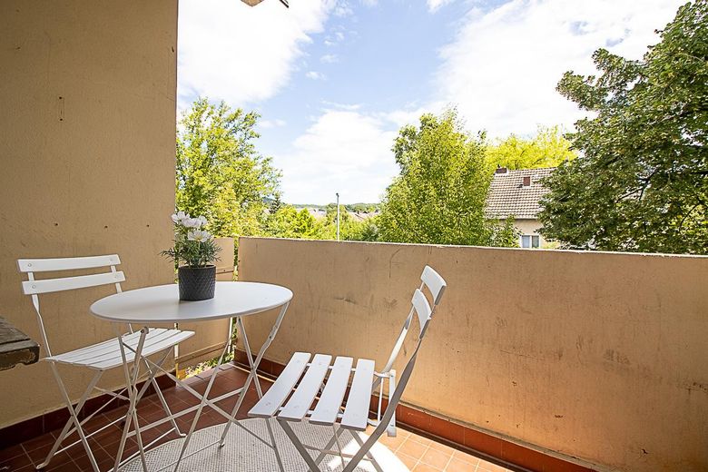 Komisyonsuz ve hemen taşınmaya hazır: Drachenfels manzaralı ve iki balkonlu 3 odalı daire – 2. Balkon