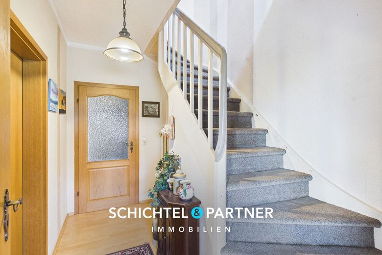 Hambergen | Freistehendes Einfamilienhaus mit Kamin und großem Grundstück – S&amp;P | Flur