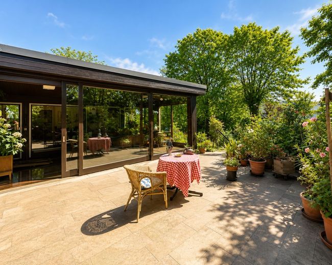 Rarität in Bochum-Stiepel: Charmantes freistehendes Einfamilienhaus mit weitläufigem Grundstück – Terrasse
